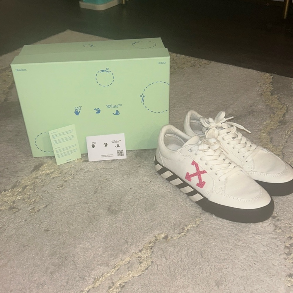 Off-White Wmns Vulc Sneaker 'White Black Fuchsia'